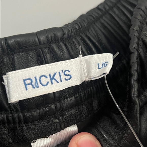 Ricki's Sleek Black Joggers Size Large - Picture 4 of 9